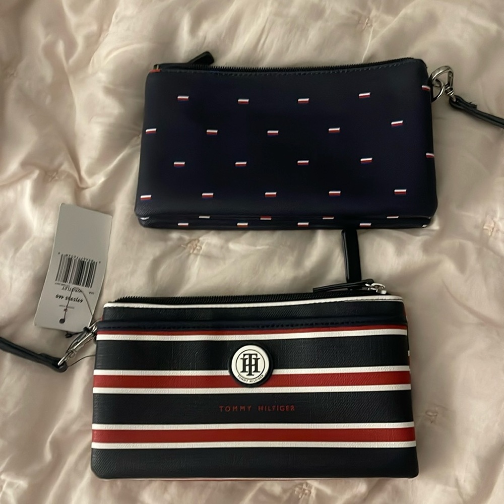 Tommy Hilfiger wristlet set